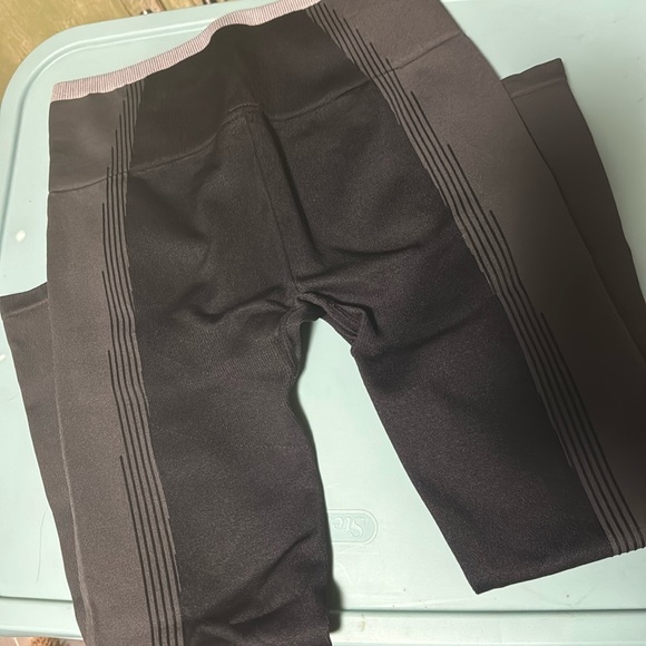 *Like new* Fabletics Leggings - Picture 1 of 4
